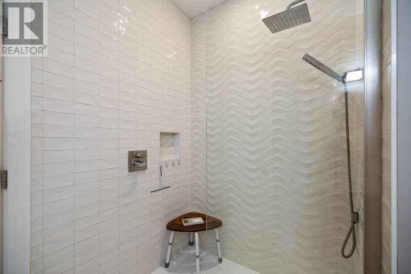 131 Bayview Drive — photo 17 of 40
