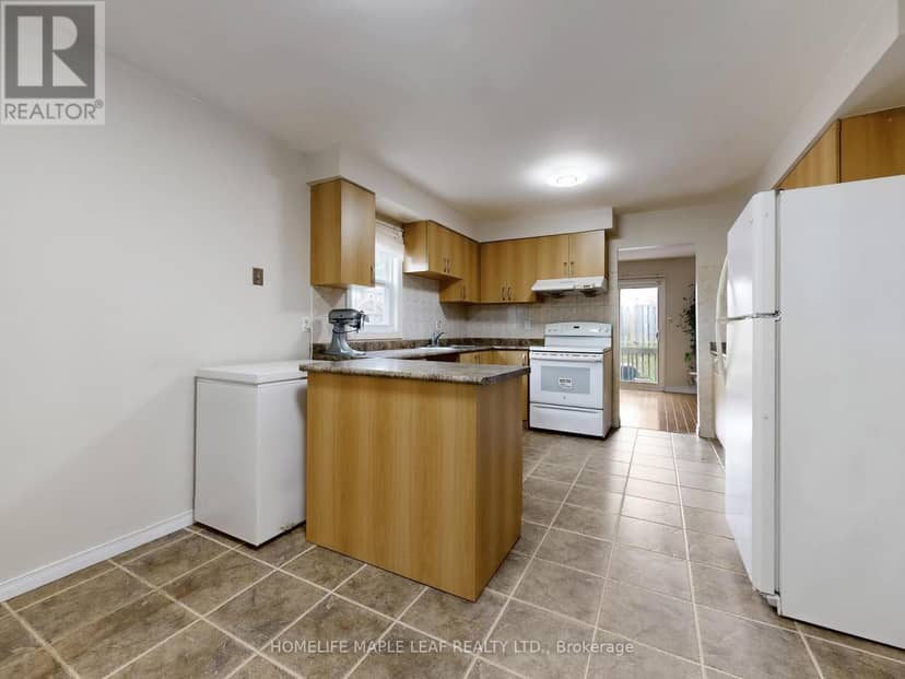 39 Lamay Crescent — photo 10 of 40