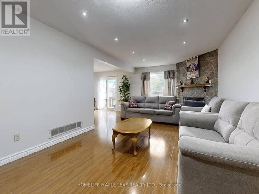 39 Lamay Crescent — photo 5 of 40