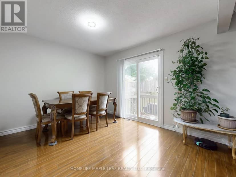 39 Lamay Crescent — photo 8 of 40