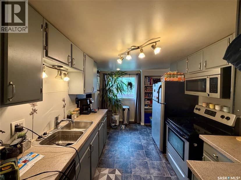 233 Herbert STREET E — photo 6 of 18