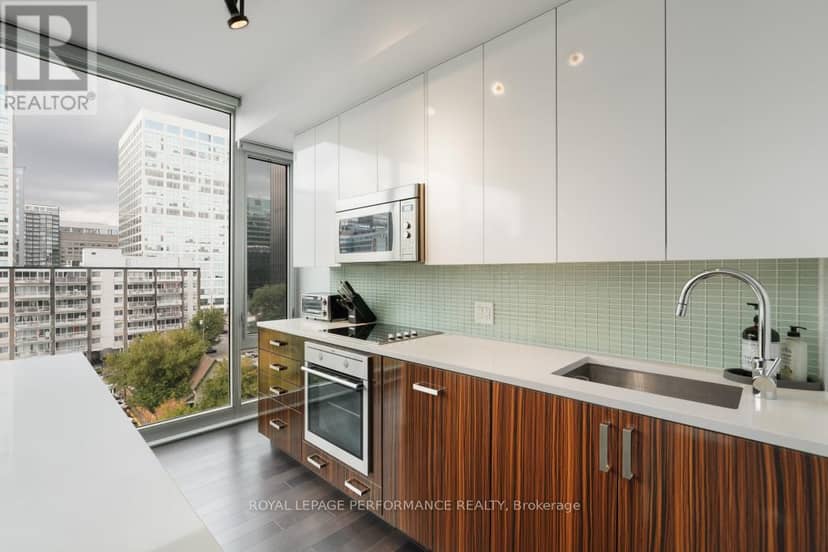 702 - 300 Lisgar Street — photo 11 of 22