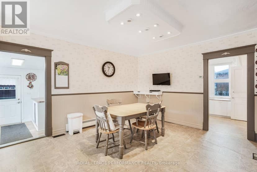 72 Longueuil Street — photo 10 of 37