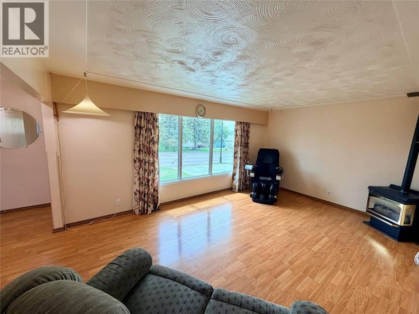 1008 95 Avenue, Dawson Creek, photo 2