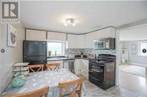 61 Bradley Street — photo 11 of 20