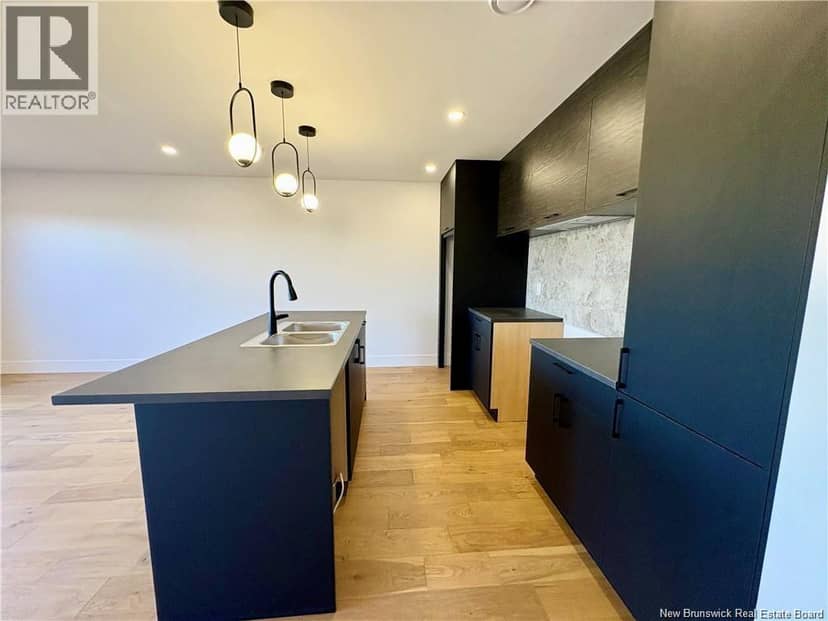 1024 Elmwood Drive — photo 10 of 37