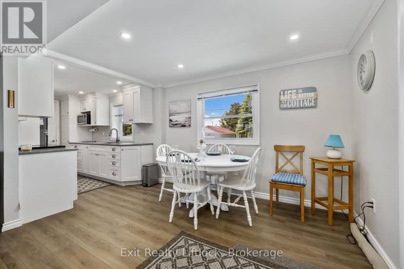 23 Manor Road — photo 10 of 40