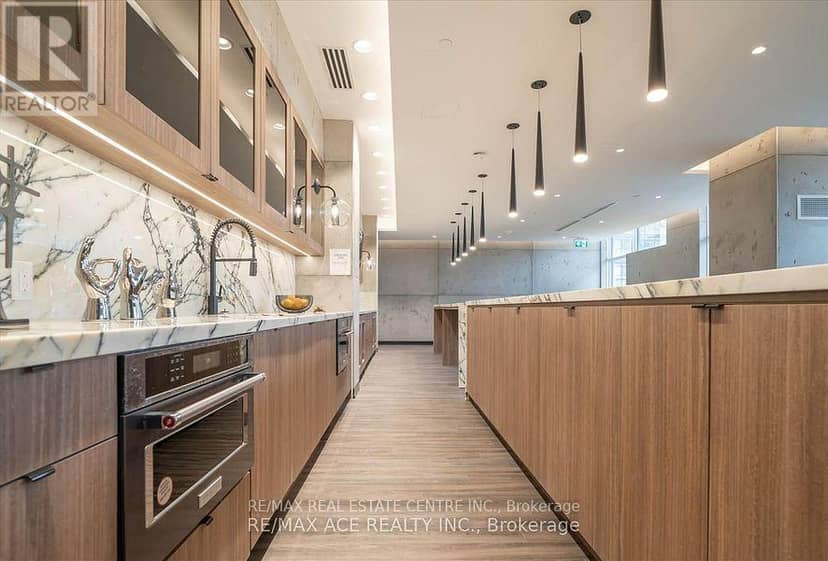 519 - 251 Manitoba Street — photo 17 of 24