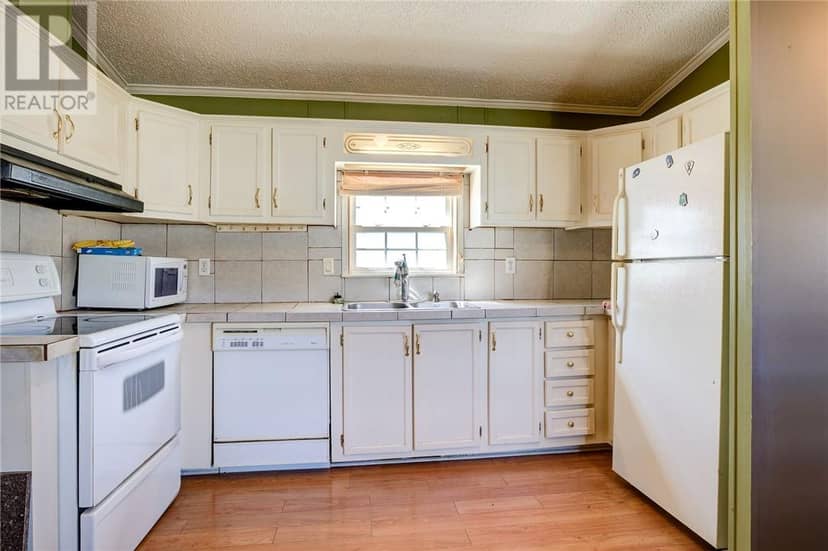 76 Corbin Avenue — photo 11 of 22