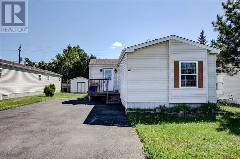 76 Corbin Avenue, Wahnapitae, photo 2