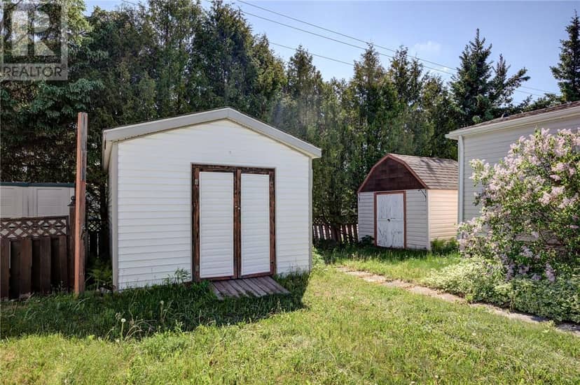 76 Corbin Avenue, Wahnapitae, photo 4