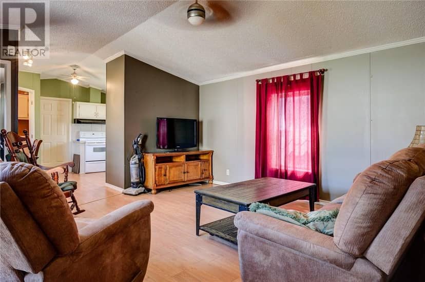 76 Corbin Avenue, Wahnapitae, photo 6