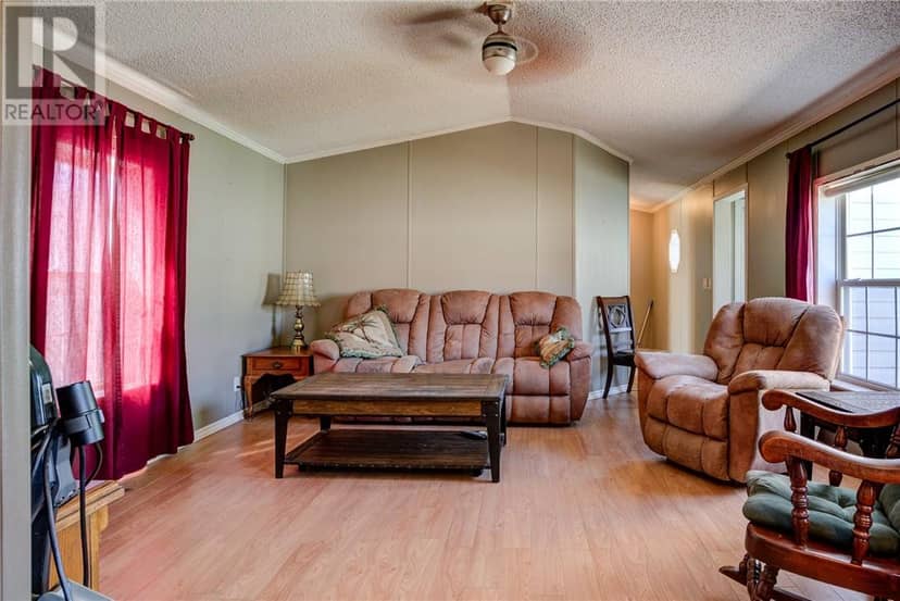 76 Corbin Avenue, Wahnapitae, photo 7
