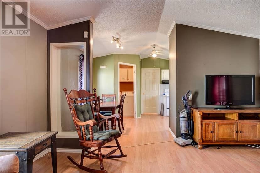 76 Corbin Avenue, Wahnapitae, photo 8