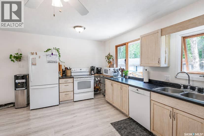505 Marine DRIVE — photo 9 of 34