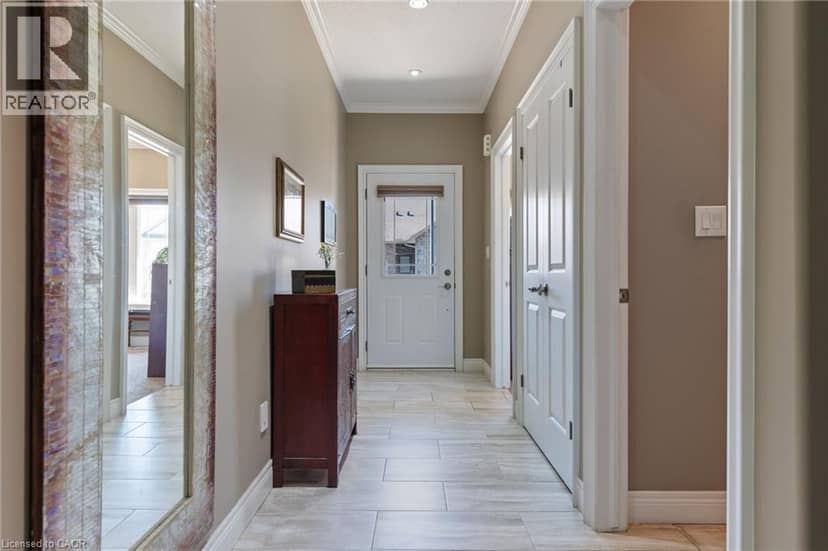 194 DONLY Drive Unit# 3 — photo 5 of 38