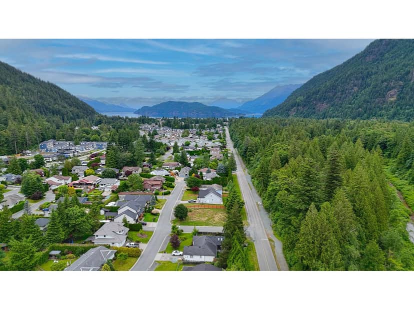 839 MYNG CRESCENT, Harrison Hot Springs, Harrison Hot Springs, photo 2