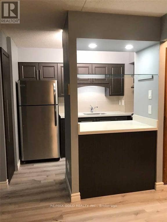 111 - 30 Hickory Street — photo 5 of 16