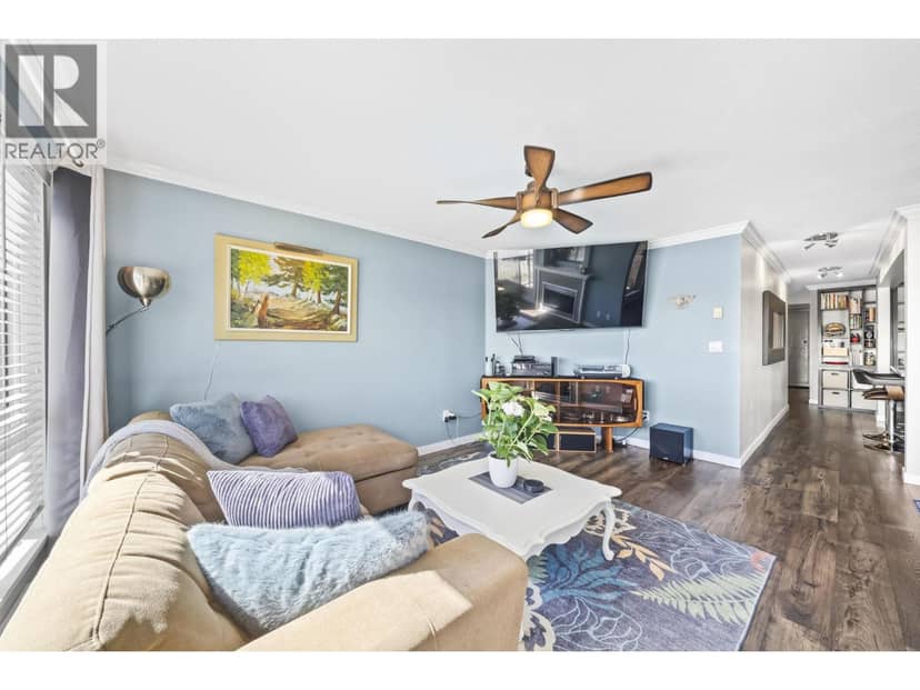 312 6 RENAISSANCE SQUARE, New Westminster, photo 3