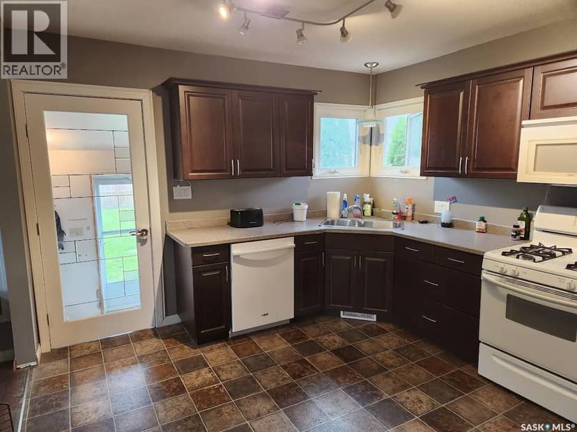 1282 109th STREET, North Battleford, photo 3