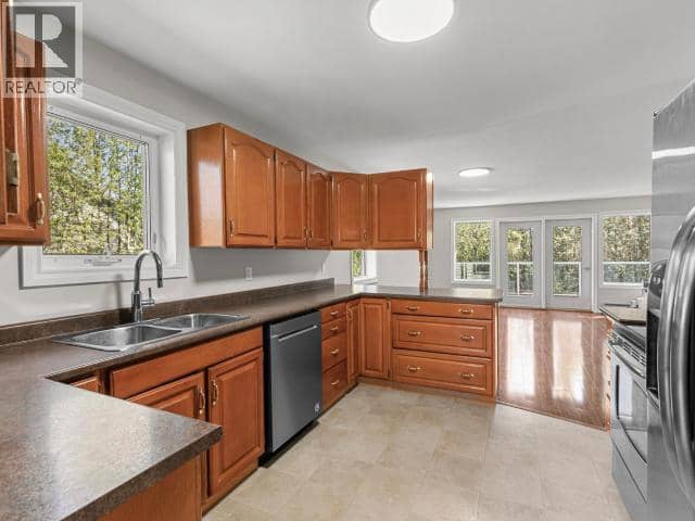 34 Thompson Road — photo 8 of 38