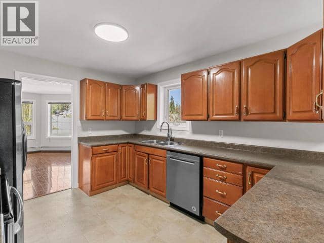 34 Thompson Road — photo 9 of 38