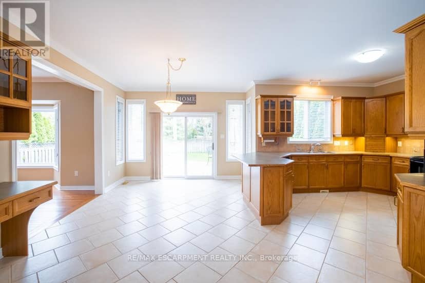 8 Sophie Court — photo 10 of 40