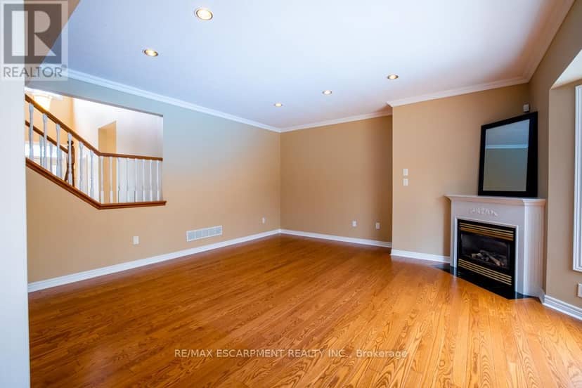 8 Sophie Court — photo 15 of 40