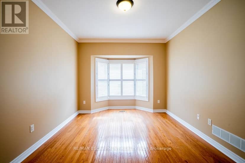 8 Sophie Court — photo 19 of 40