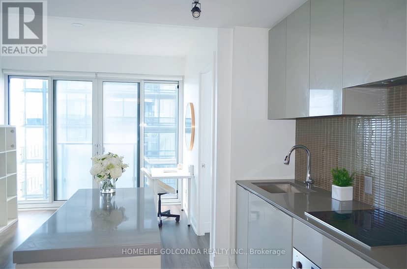 5001 - 7 Grenville Street — photo 12 of 27