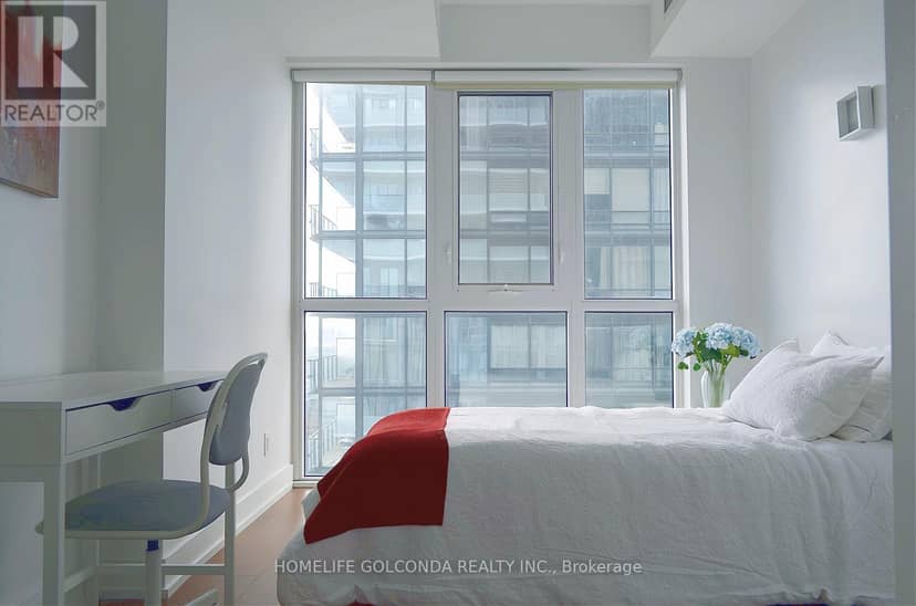 5001 - 7 Grenville Street — photo 15 of 27