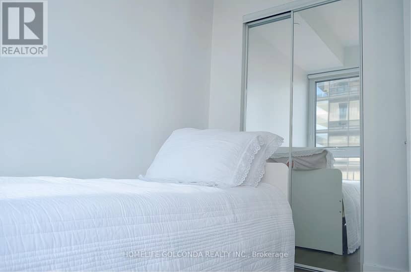 5001 - 7 Grenville Street — photo 20 of 27