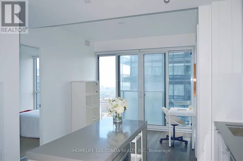 5001 - 7 Grenville Street — photo 14 of 27