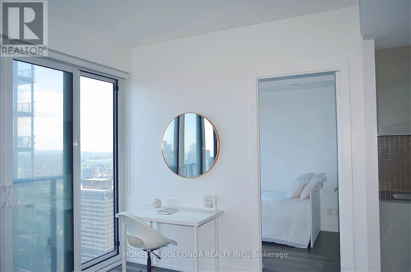 5001 - 7 Grenville Street — photo 10 of 27