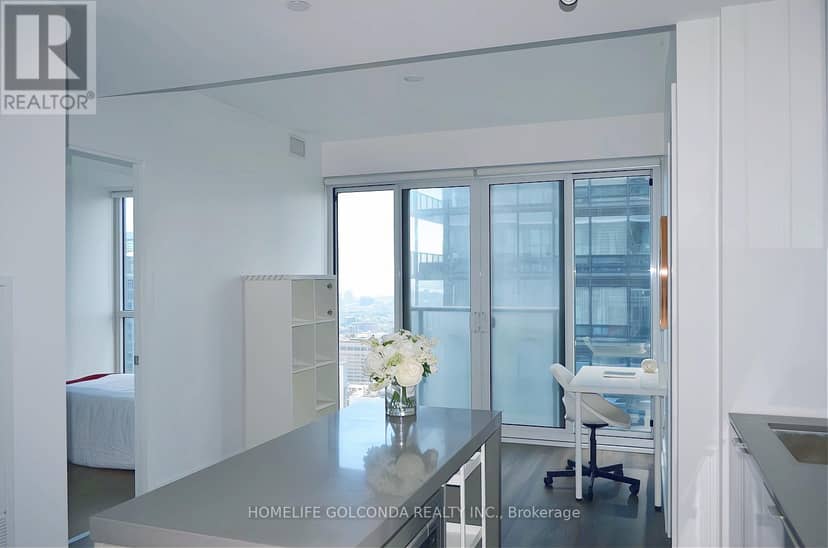 5001 - 7 Grenville Street — photo 9 of 27