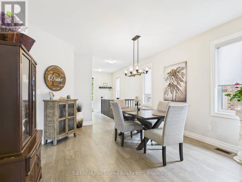 404 Devonshire Road — photo 11 of 40