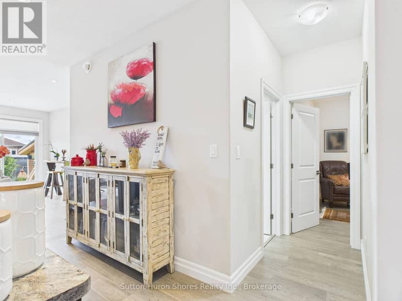 404 Devonshire Road — photo 12 of 40