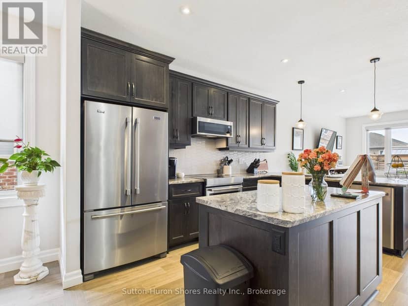 404 Devonshire Road — photo 10 of 40
