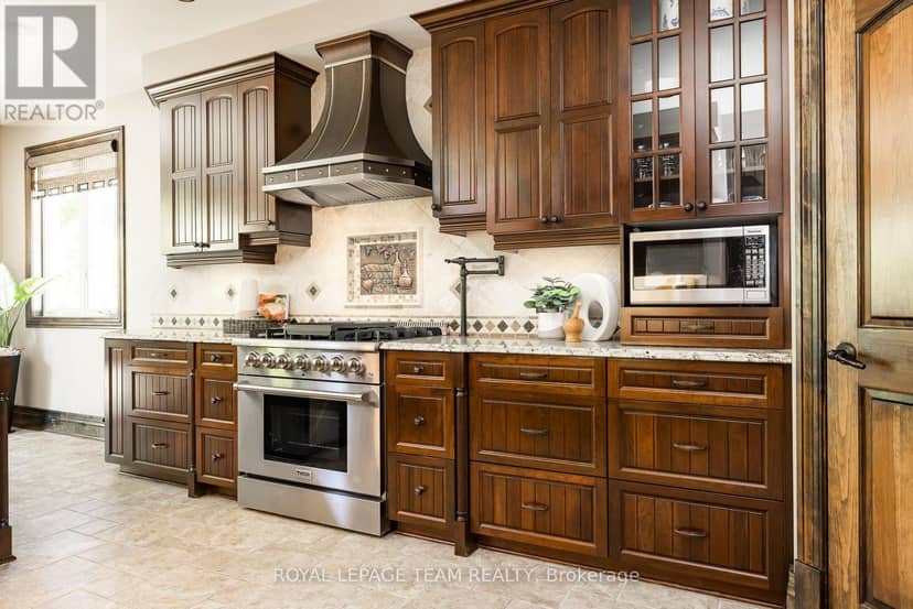 519 Emerald Street — photo 7 of 40