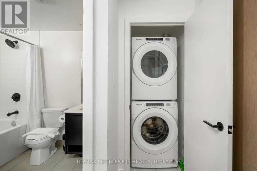 407 - 2300 St Clair Avenue W — photo 15 of 31