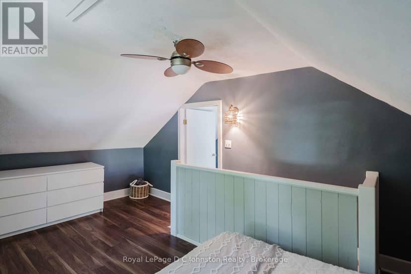 561 Wellington Street — photo 18 of 24