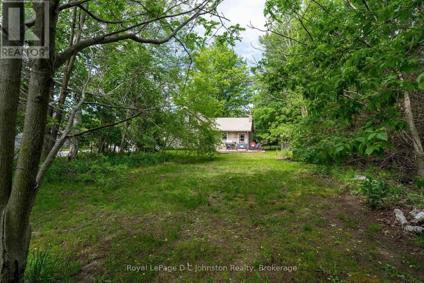 561 Wellington Street — photo 24 of 24