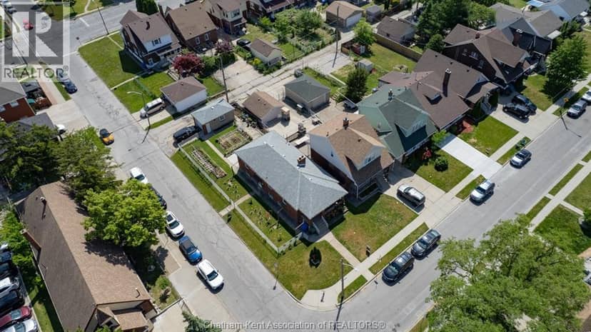 1402 Elsmere AVENUE, Windsor, photo 2