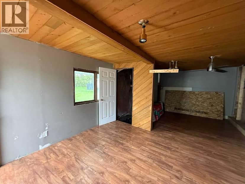 5410 51 Street — photo 12 of 15