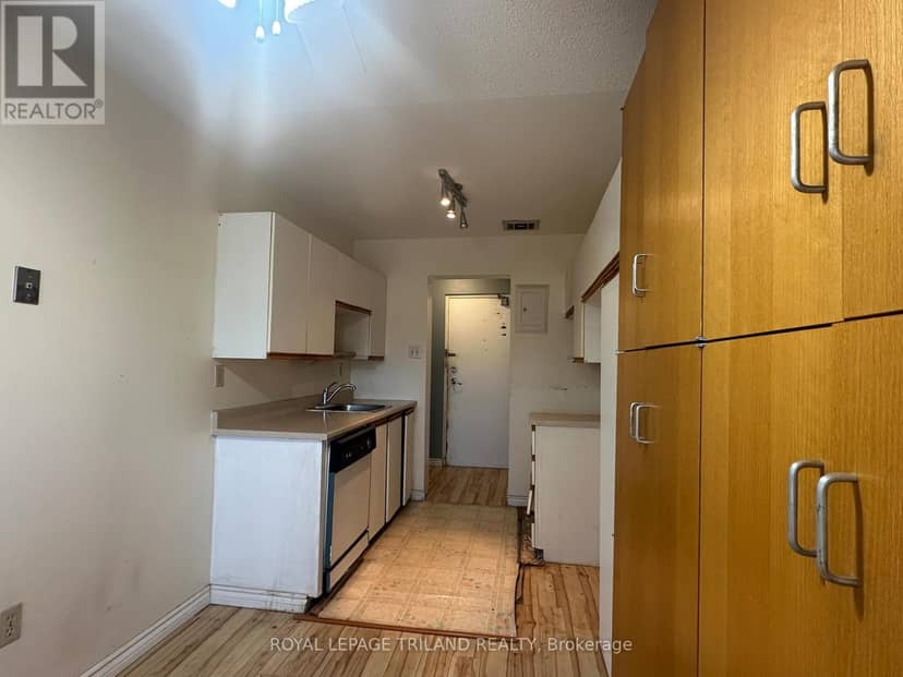 302 - 1106 Jalna Boulevard — photo 12 of 24