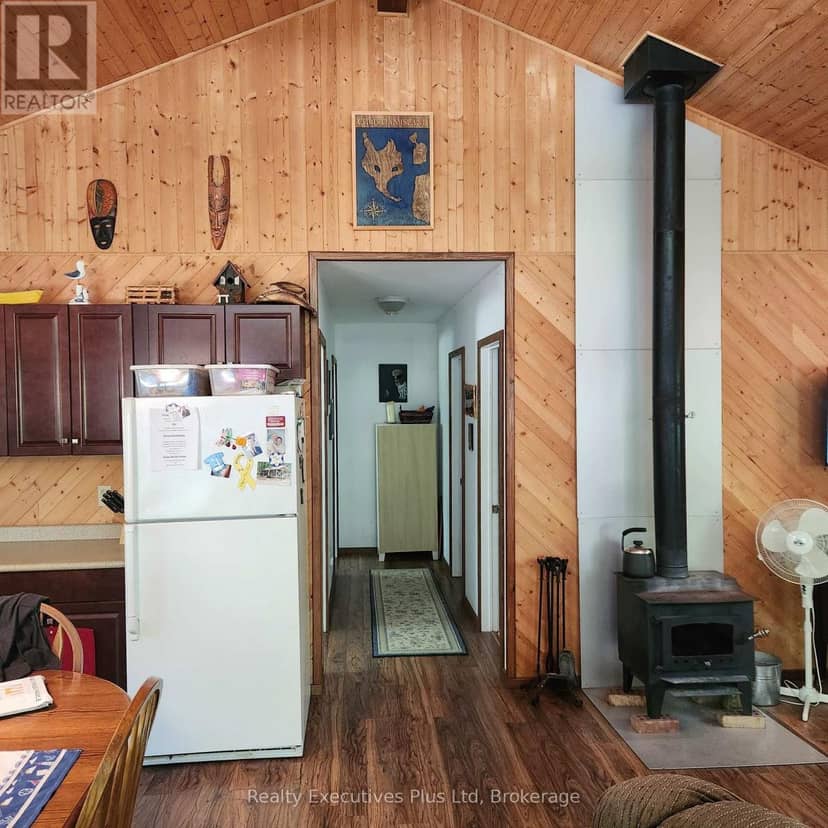 12 Waagosh Miikans Lane, Christian Island 30, photo 5