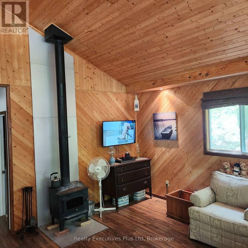 12 Waagosh Miikans Lane, Christian Island 30, photo 8