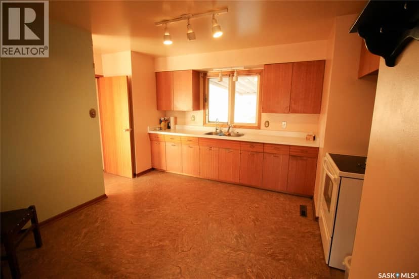 175 6th AVENUE W — photo 5 of 29