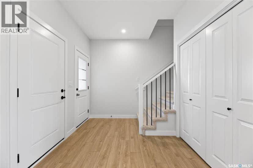 4 830 Brighton BOULEVARD — photo 2 of 28