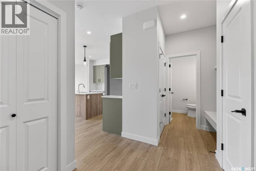 4 830 Brighton BOULEVARD — photo 3 of 28